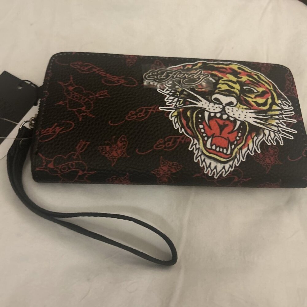 Ed Hardy Zip Around Wristlet Screaming Tiger On Black With Red Lettering Tattoo